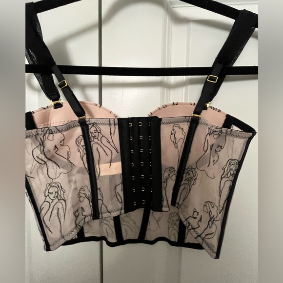 Crème Su Black and Tan Portrait Detailed Corset Tank Top - Picture 5 of 8